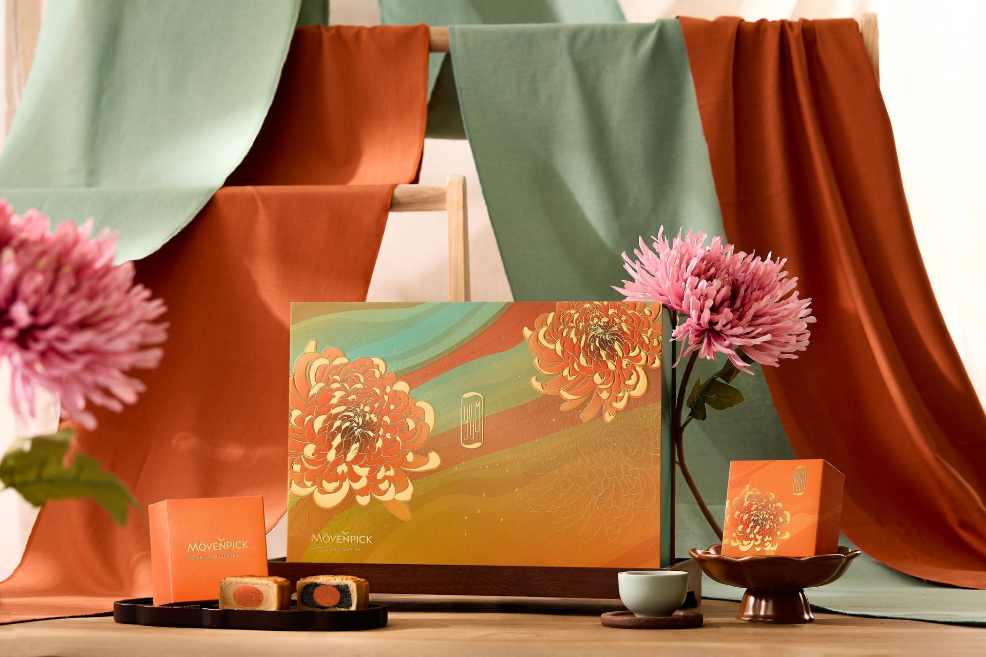 Hộp bánh Trung Thu Khách sạn Movenpick Hanoi